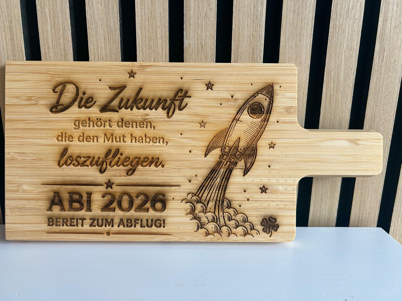Personalisiertes Bambus-Schneidebrett – Abi 2026 Rakete | Lasergravur