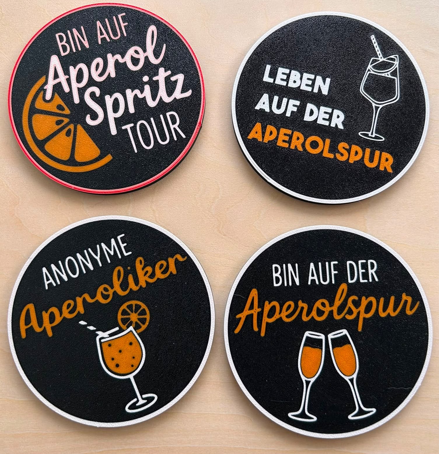 Aperol Untersetzer 4er-Set mit Halter – Lustiges Geschenk für Aperol-Fans