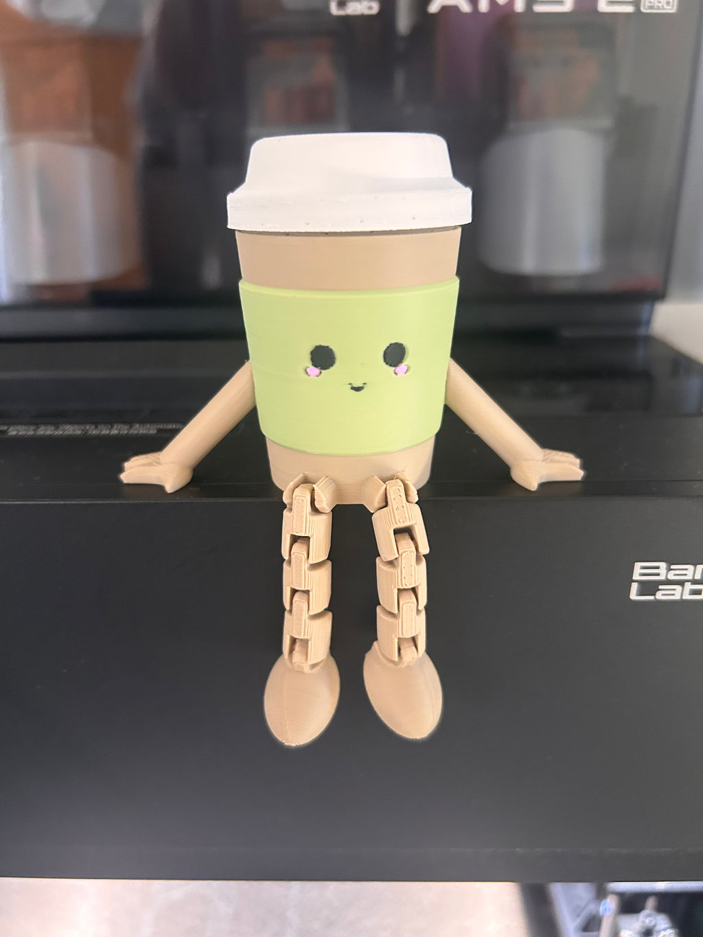 Latte Macchiato Becher-Figur in Hellgrün – Einzelansicht