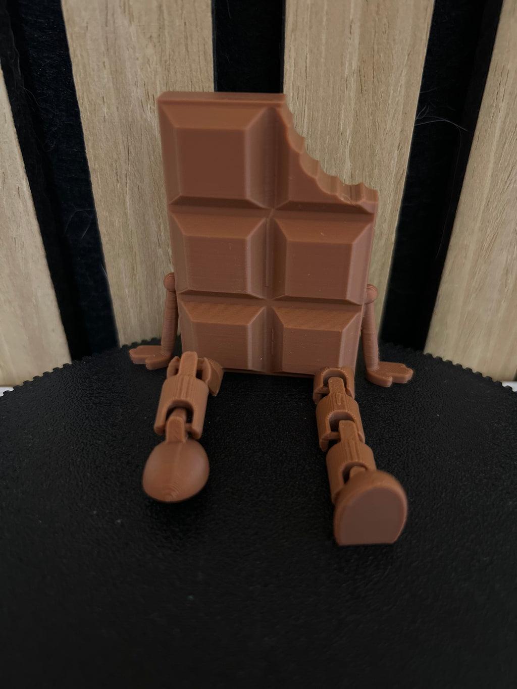 Schokoladentafel-Buddy 3D-Druck – Seitenansicht mit Gelenk-Beinen