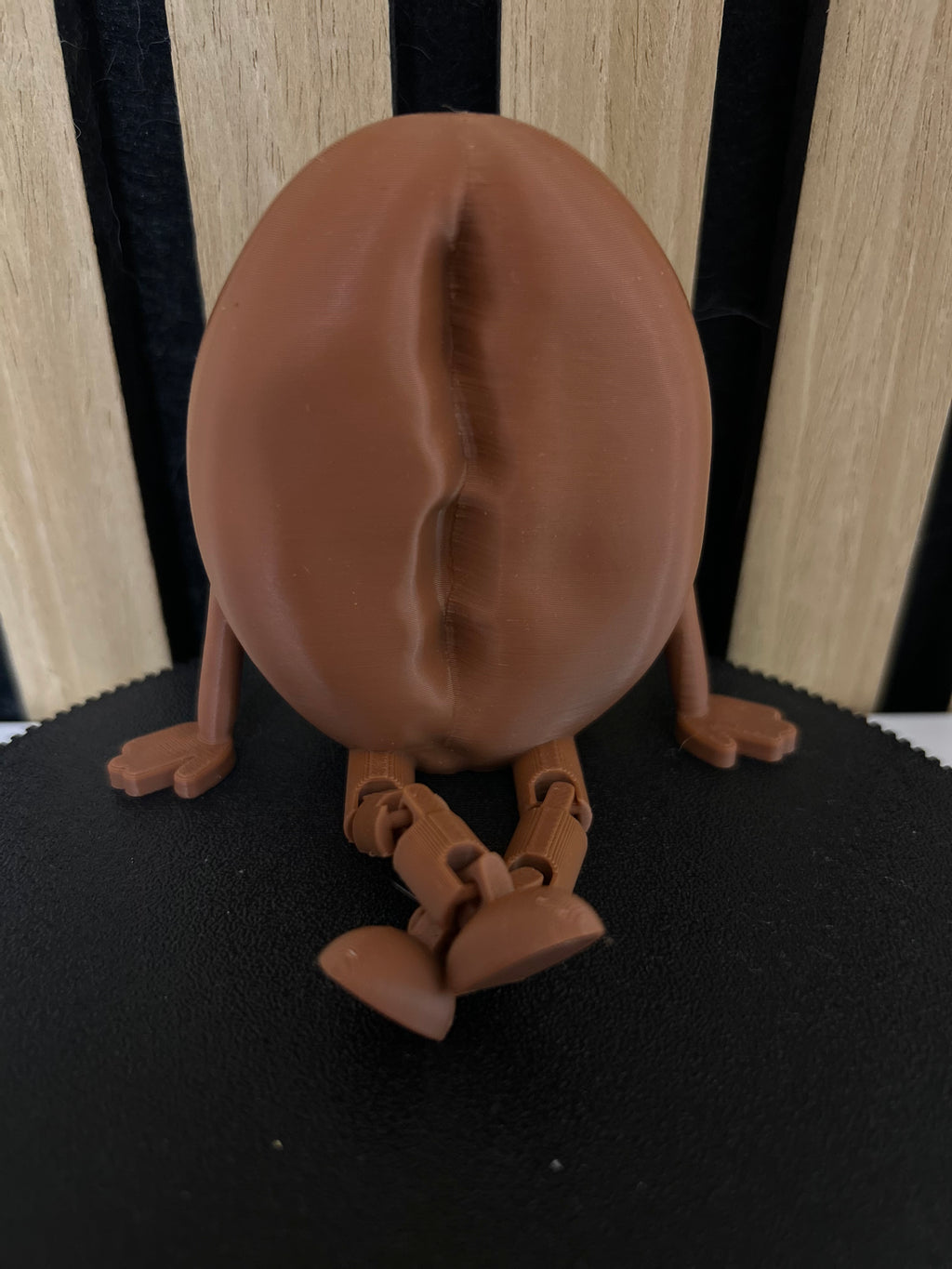 Kaffeebohnen-Buddy 3D-Druck – Rückansicht mit Gelenk-Beinen