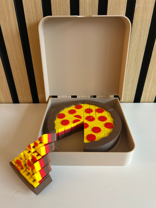 3D-gedruckte Pizza – Stück herausgezogen aus der Schachtel