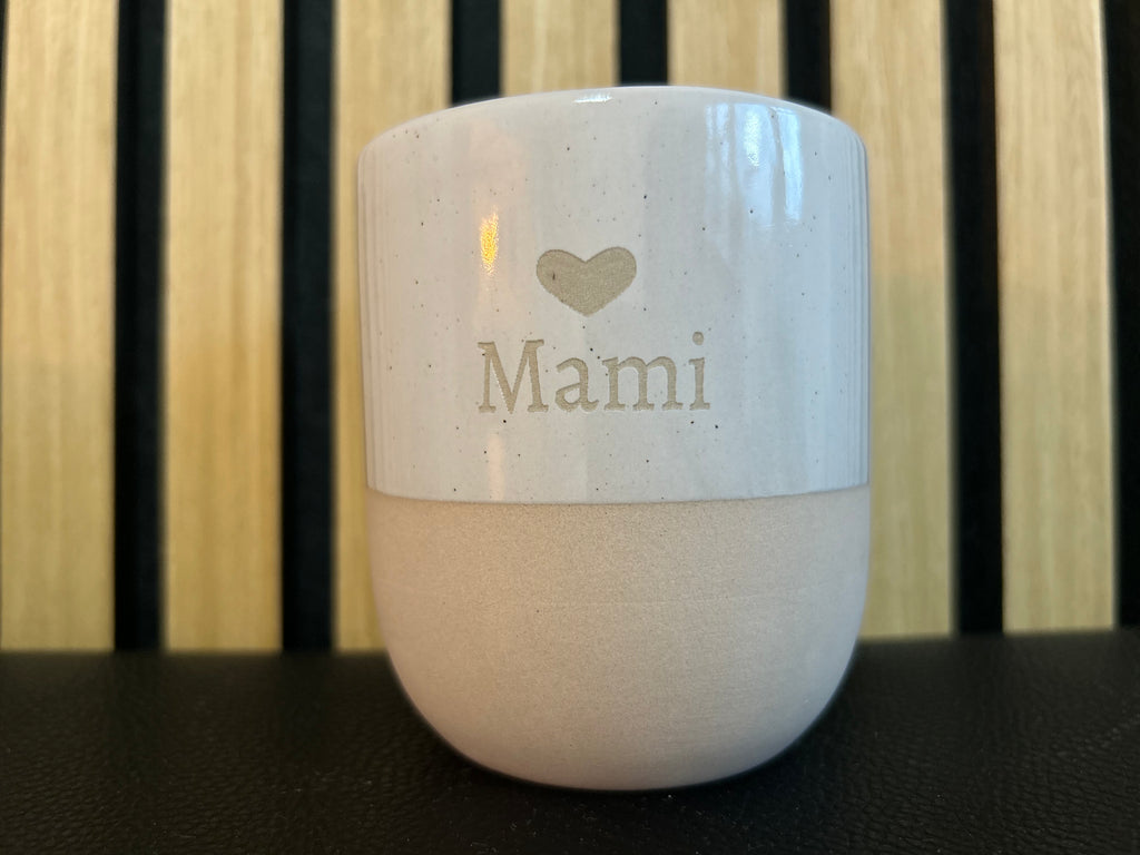 Personalisierter Keramikbecher mit Gravur