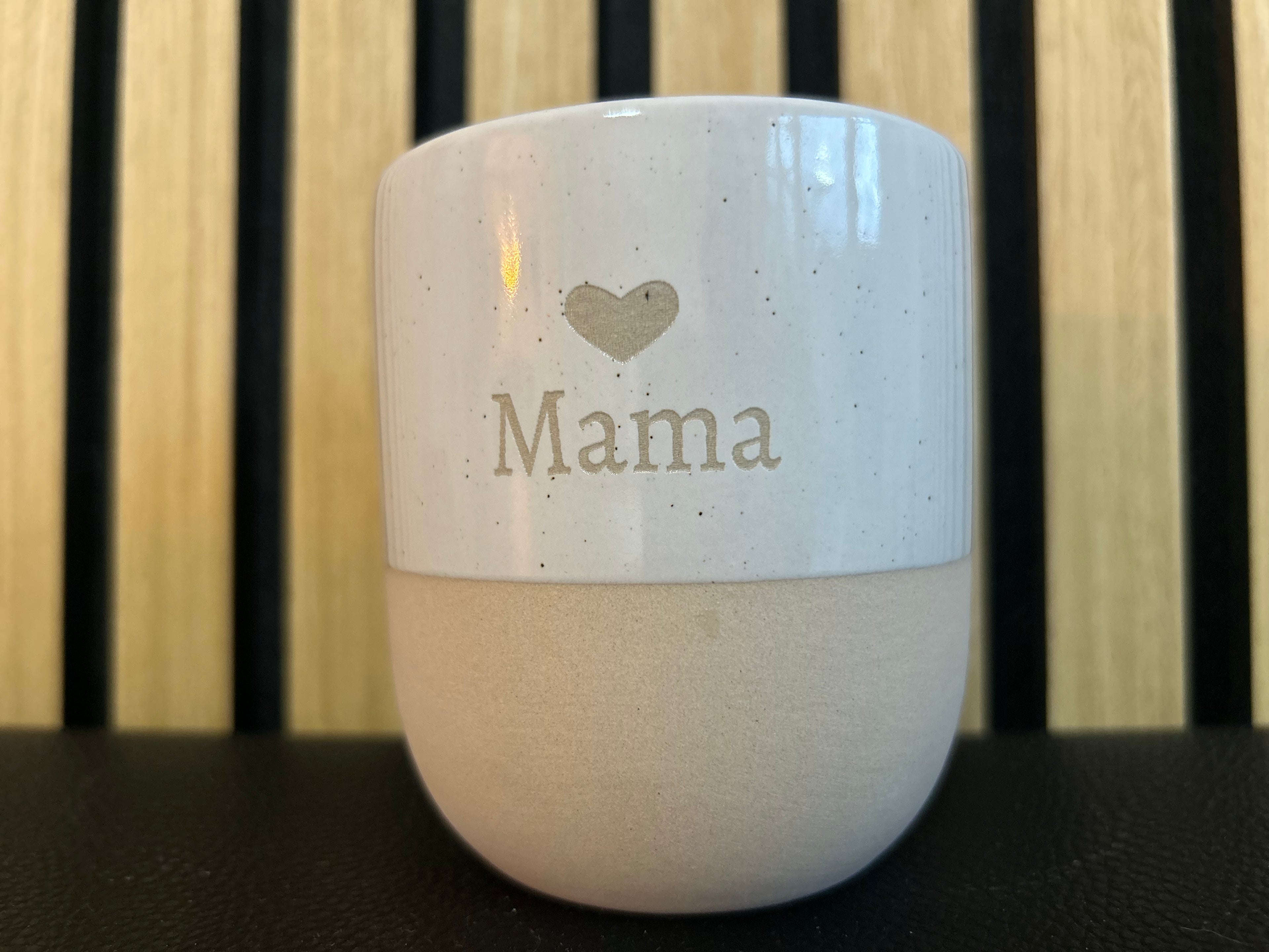 Personalisierter Keramikbecher mit Gravur