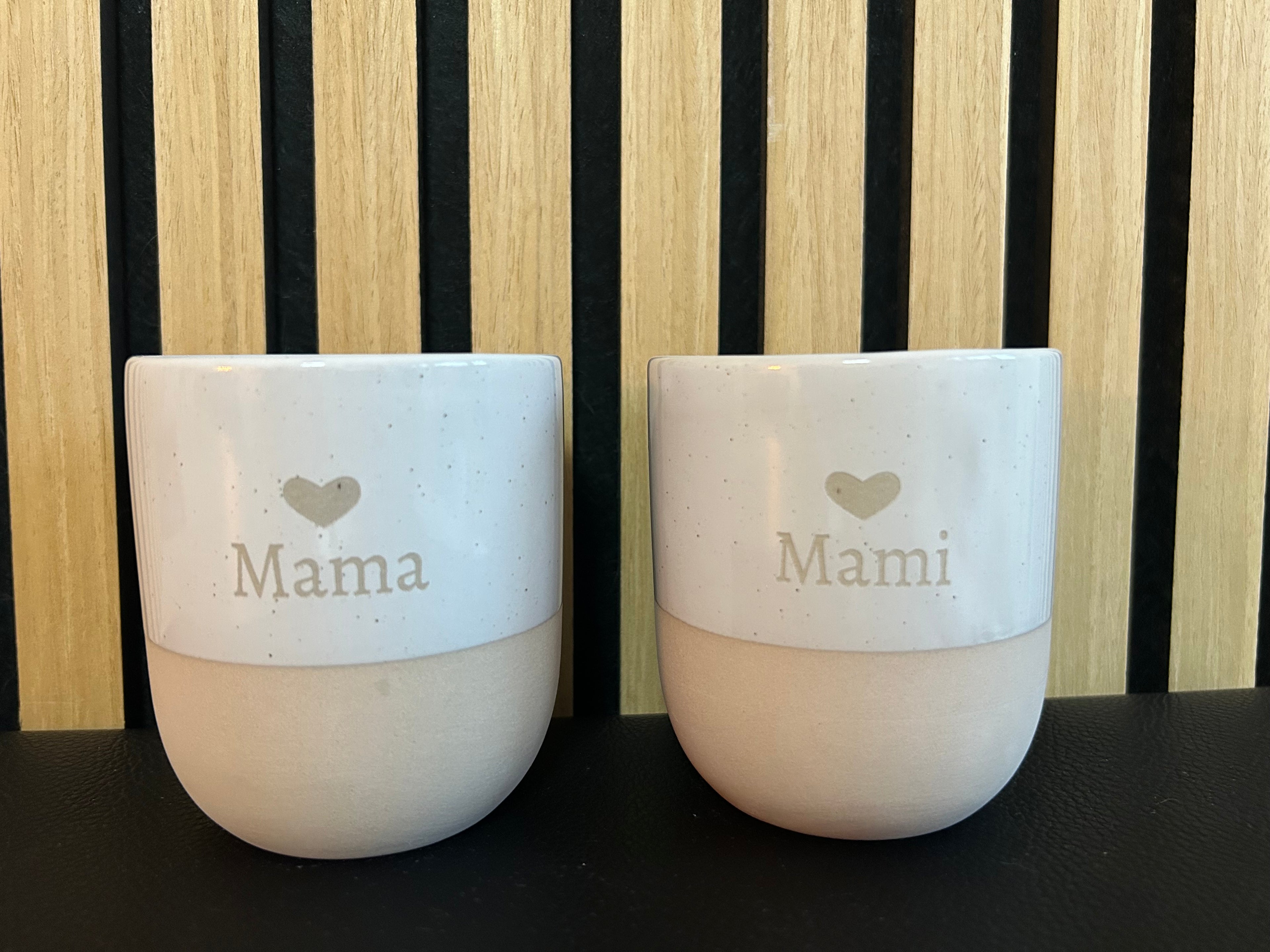 2er-Set personalisierte Keramikbecher mit Gravur – Mama und Mami